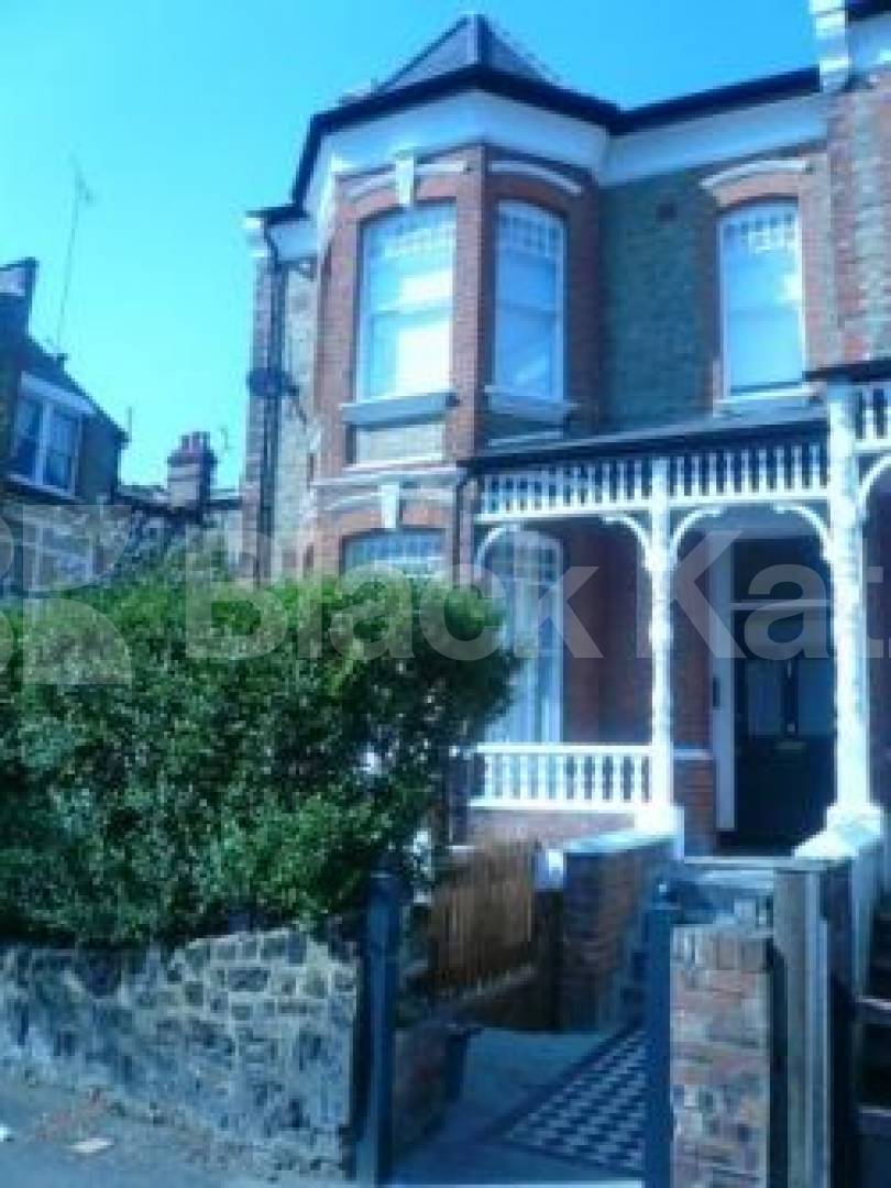 			3 Bedroom, 1 bath, 1 reception Flat			 Elder Avenue, CROUCH END N8